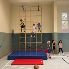 Class 3c does sport.