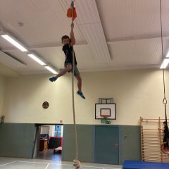 Class 3c does sport.