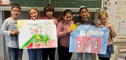 Children from 4b with their pictures for the partner school