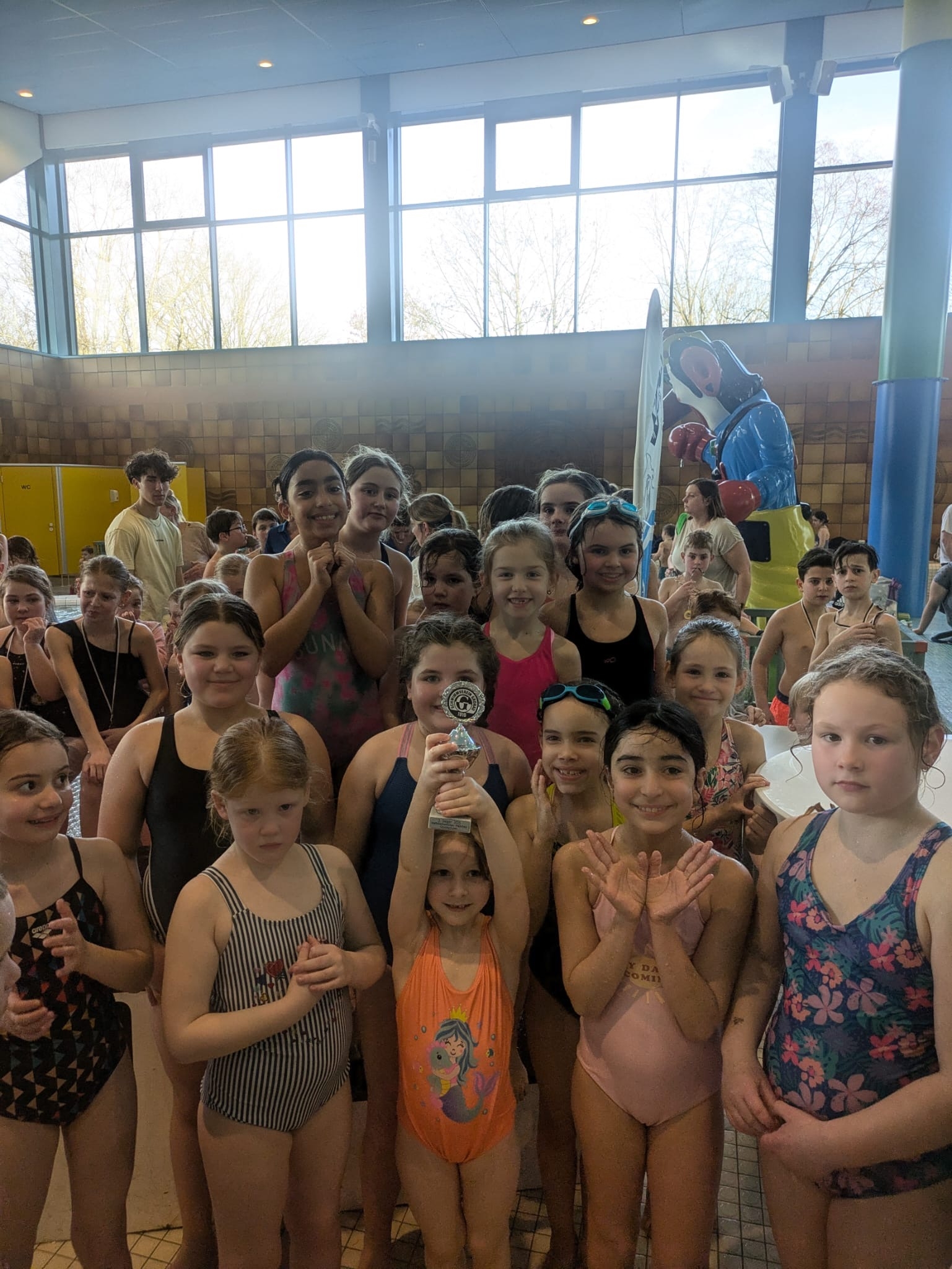 Children from Viktoriaschule at the 2025 relay swimming competition in the Gronau indoor pool.