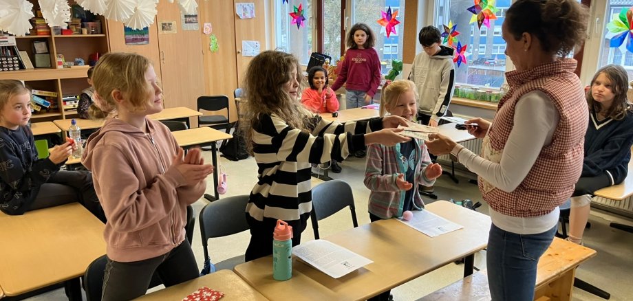 Los ganadores de clase del concurso interno de lectura de la escuela.