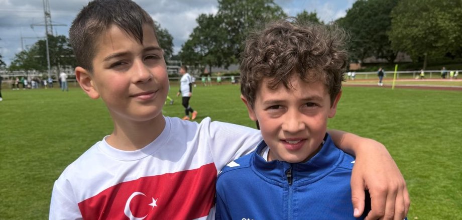 Anak-anak dari Sekolah Viktoria dalam turnamen sepak bola