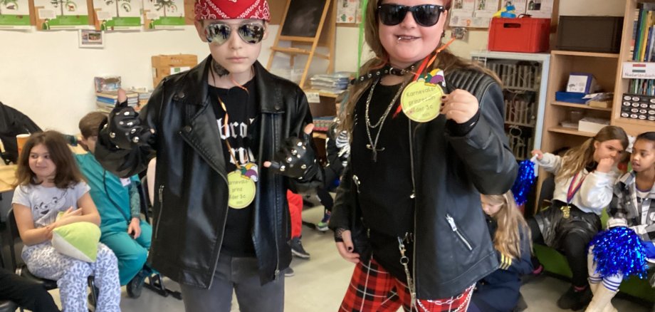 I bambini della classe 3c festeggiano il Carnevale 2025 in classe.