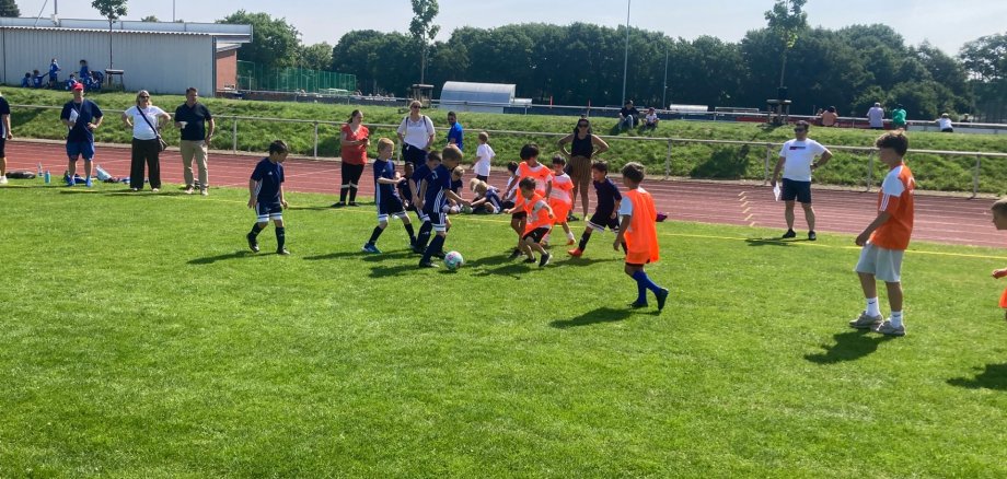サッカー・カップでのヴィクトリアの子供たち