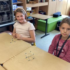 Modeli robov pri pouku matematike.