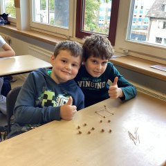Modeli robov pri pouku matematike.
