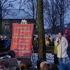 Святий Миколай співає Святий Миколай співає