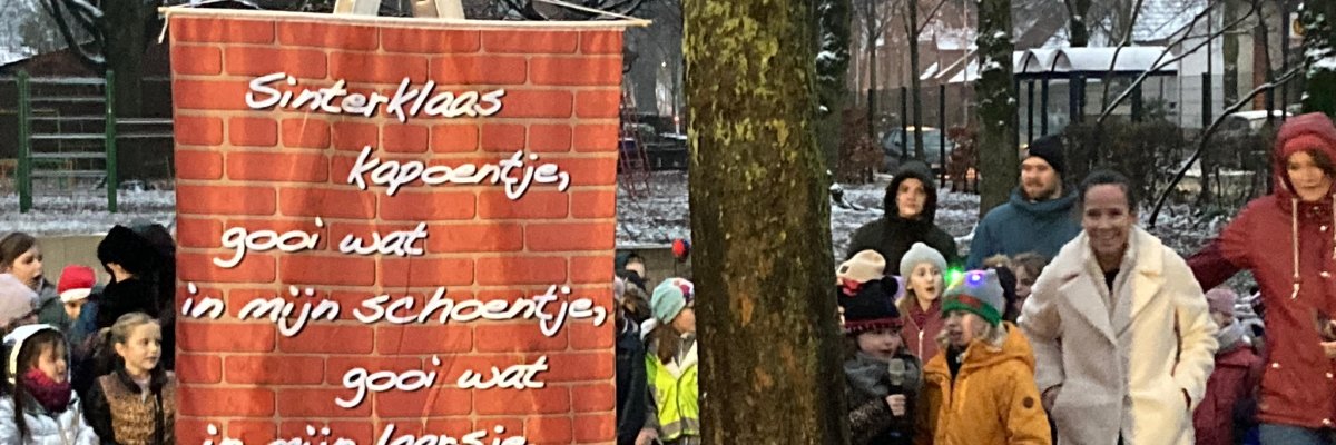 Святий Миколай співає